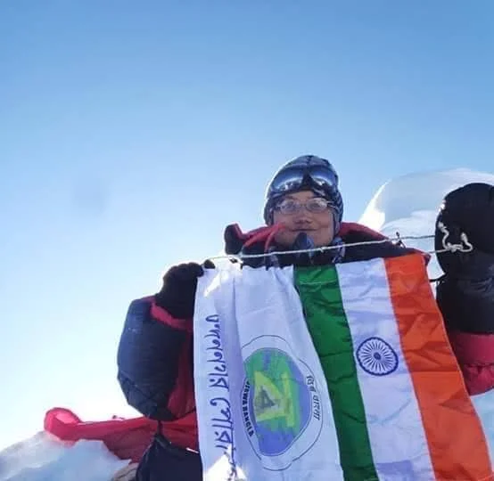 অক্সিজেন সাপোর্ট ছাড়াই ৮০০০ মিটারের শৃঙ্গ জয় বাঙালি নারীর