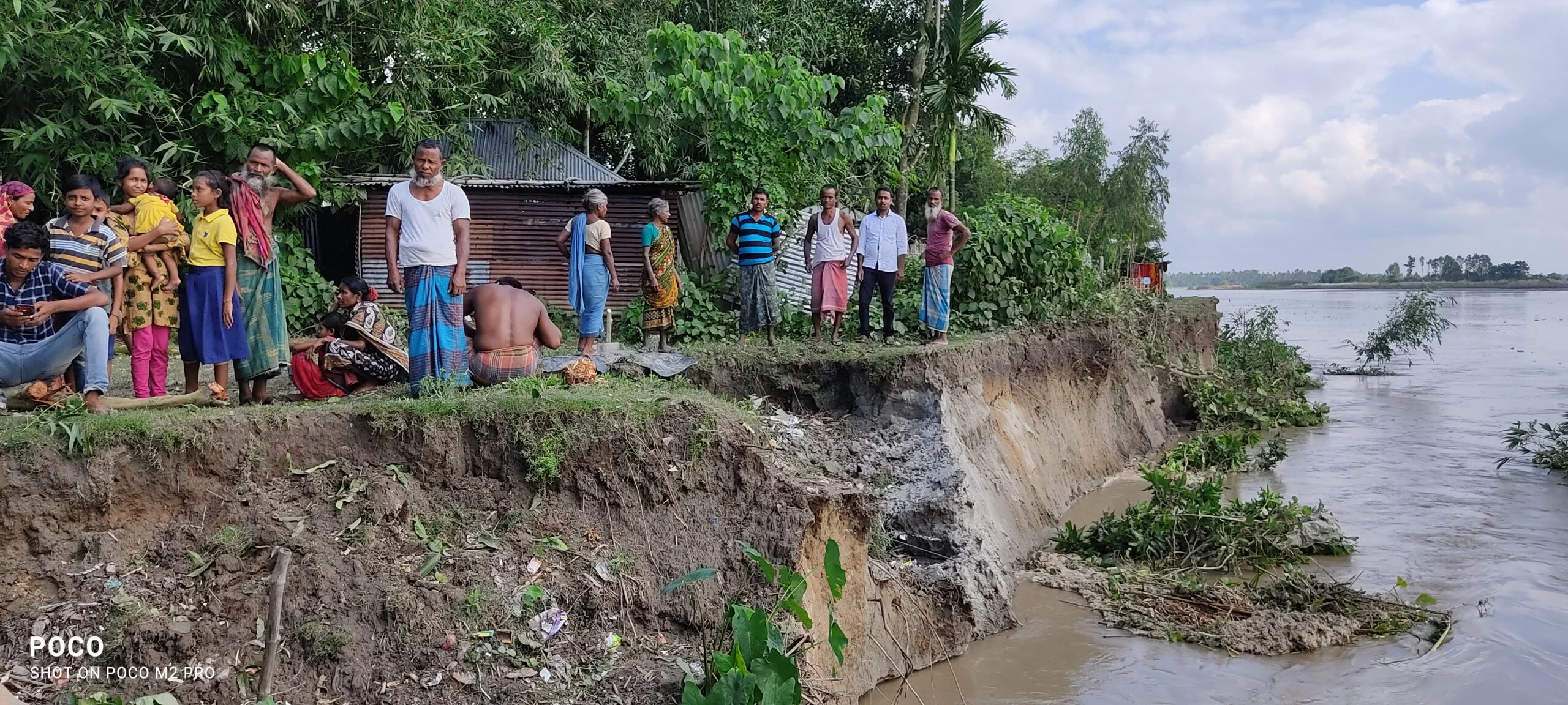 সিঙ্গিমারী নদীর ভাঙনে আতঙ্কে গ্রামবাসী
