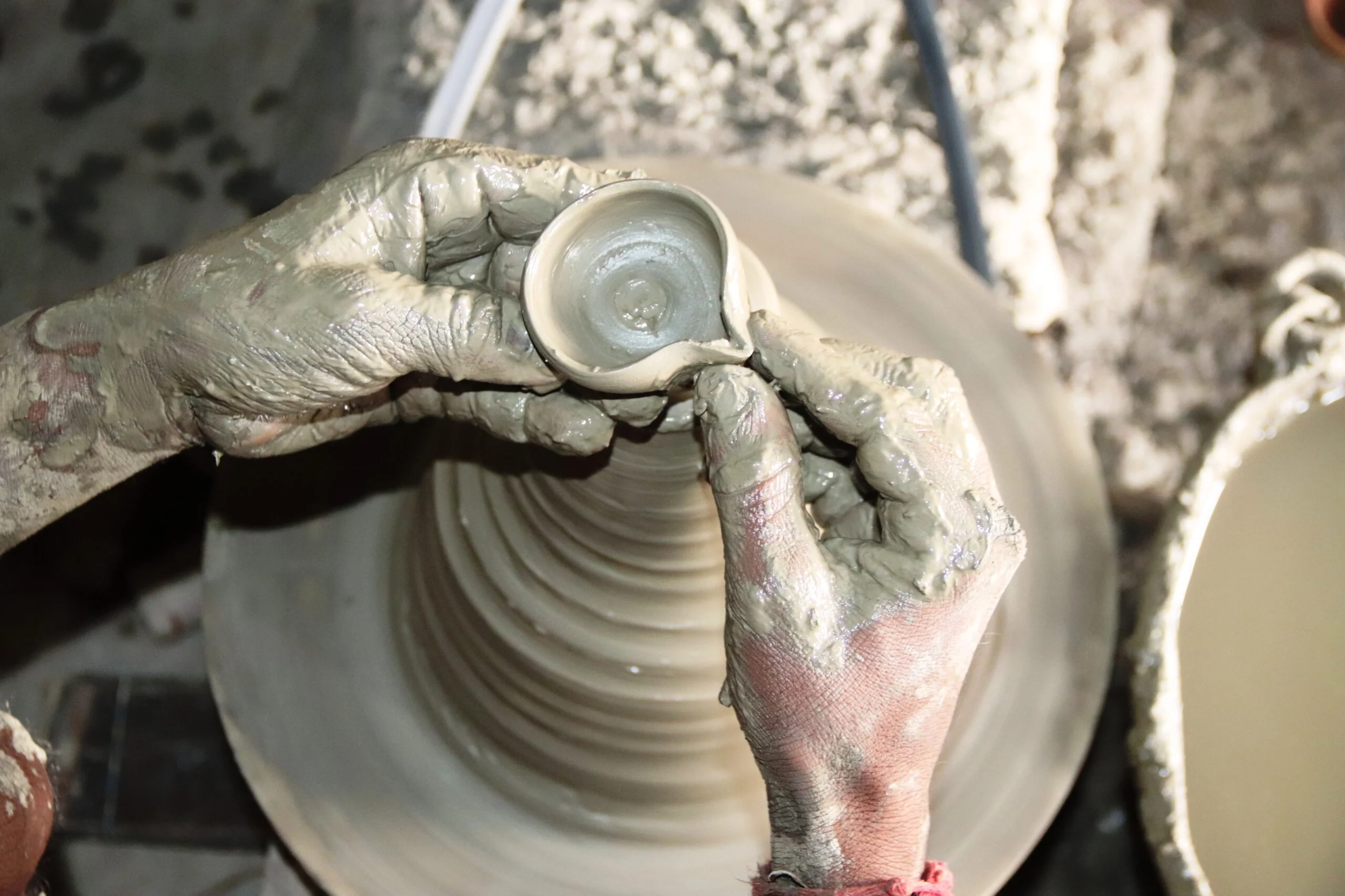 চিনা টুনিলাইট ও সরিষার তেলের দাম বাড়ায় দীপাবলিতে কমেছে মাটির প্রদীপের চাহিদা