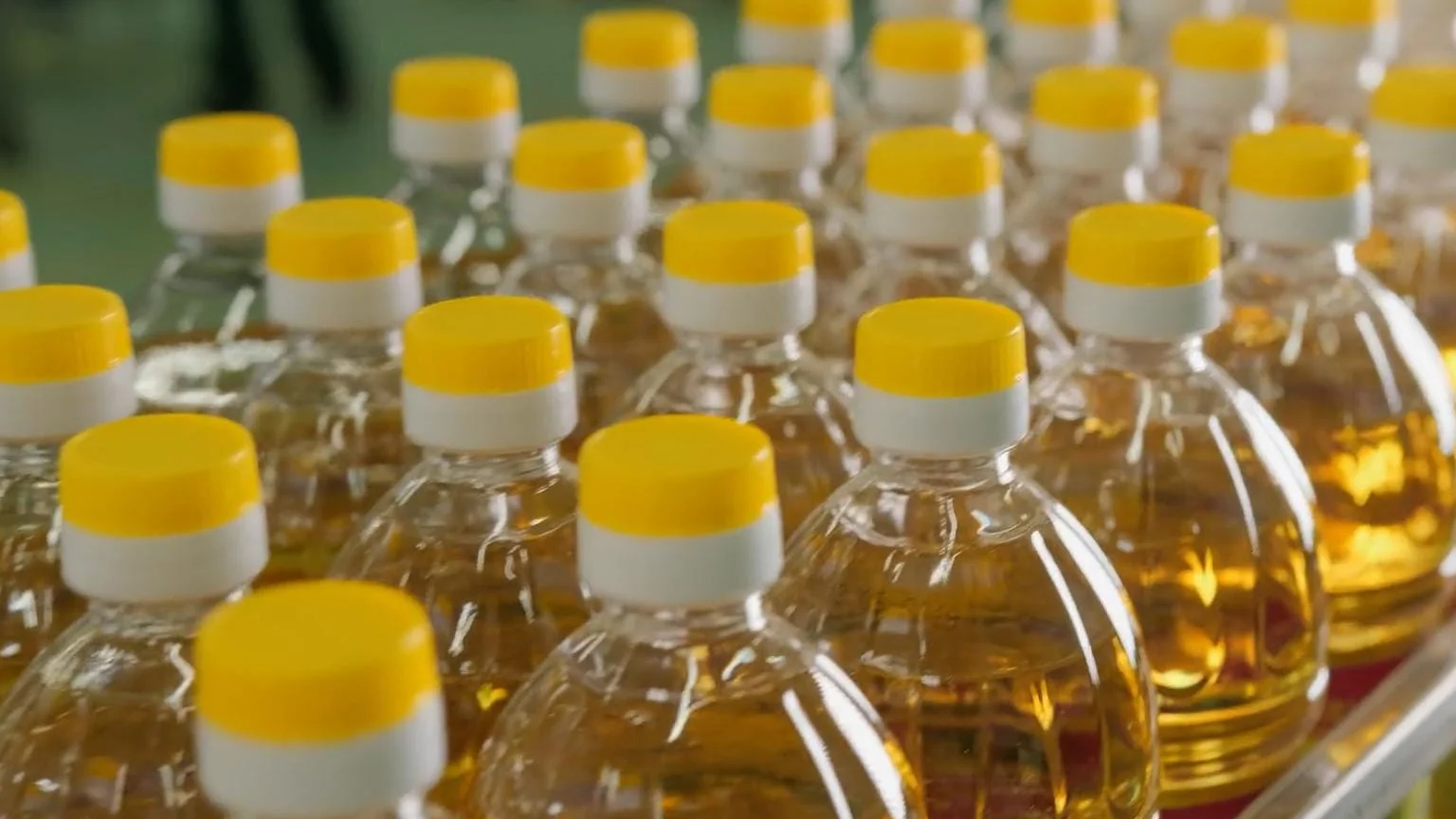 কমছে রান্নার তেলের দাম, স্বস্তিতে আমজনতা