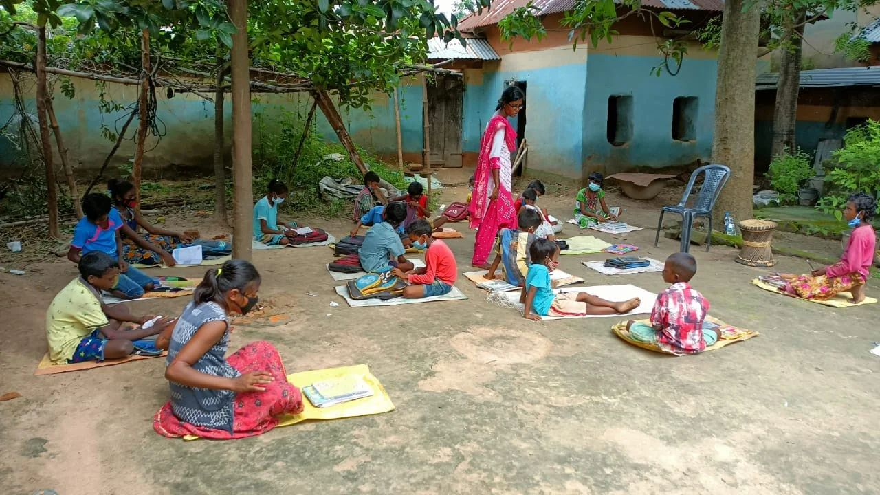 কালিদাস বাসকি, রেখা মুর্মুদের মূল স্রোতে ফেরাতে আইনের ছাত্রী আজ দিদিমণি