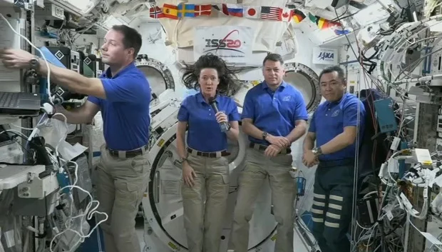 টয়লেটে ভেঙে গেছে স্পেস স্টেশনে, ২০ ঘণ্টা ডায়াপার পরে থেকে পৃথিবীতে ফিরছেন মহাকাশচারীরা