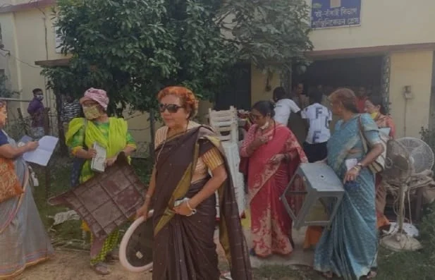 আশ্রমে ঠাঁই হলো না দ্বিজেন্দ্রনাথের আলাপিনী সমিতির