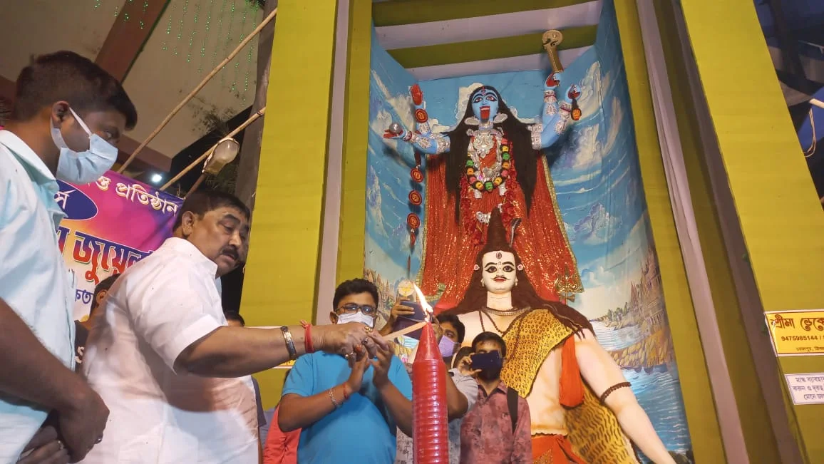 কালী মূর্তি তৈরির জন্য বাবার হাতে মার খেয়েছিলেন অনুব্রত, জানুন সেই ঘটনা