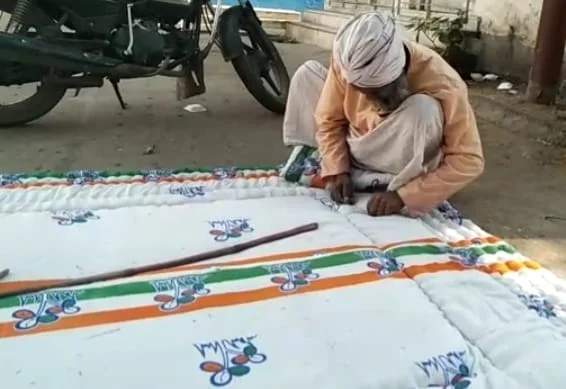 শীতের বালাপোষেও রাজনৈতিক উষ্ণতার ছাপ!