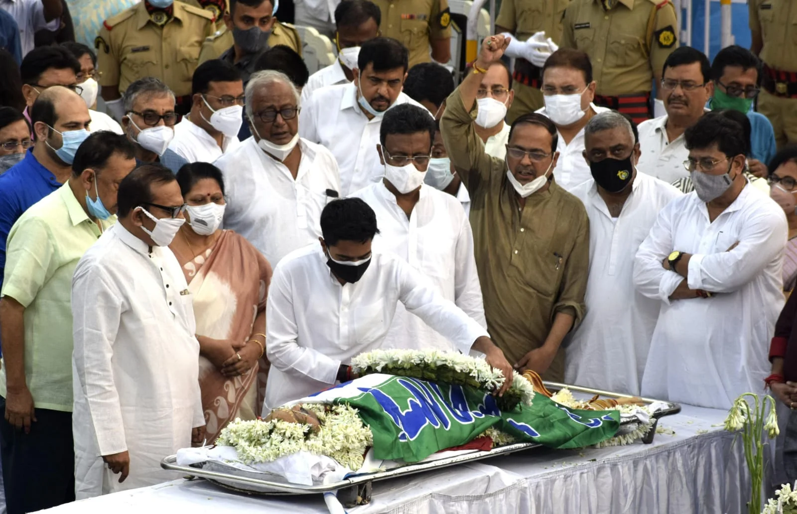 Breaking: অন্তিমযাত্রায় রাজ্যের পঞ্চায়েত মন্ত্রী, গান স্যালুটে শেষ বিদায় সুব্রতকে