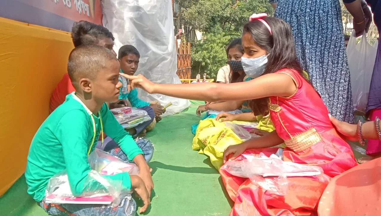 বৃদ্ধাশ্রমের আবাসিক, অনাথ শিশু ও বিশেষ চাহিদা সম্পন্নদের গণ ভাইফোঁটা দিয়ে সম্প্রীতির বার্তা