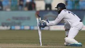 ভরতের কিপিং দক্ষতায় মুগ্ধ  লক্ষণ