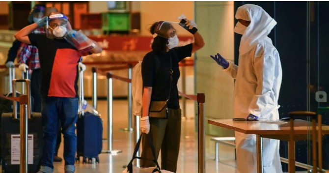 দক্ষিণ আফ্রিকা থেকে আগত যাত্রীদের মুম্বই বিমানবন্দরে রাখা হচ্ছে কোয়ারেন্টাইনে