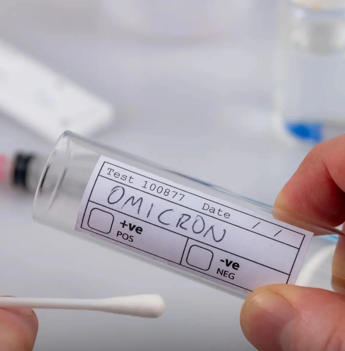 উদ্বেগ বাড়িয়ে তুলছে ওমিক্রন,  দক্ষিণ আফ্রিকা হয়ে দিল্লি থেকে মুম্বইয়ে আসা যাত্রী পজিটিভ