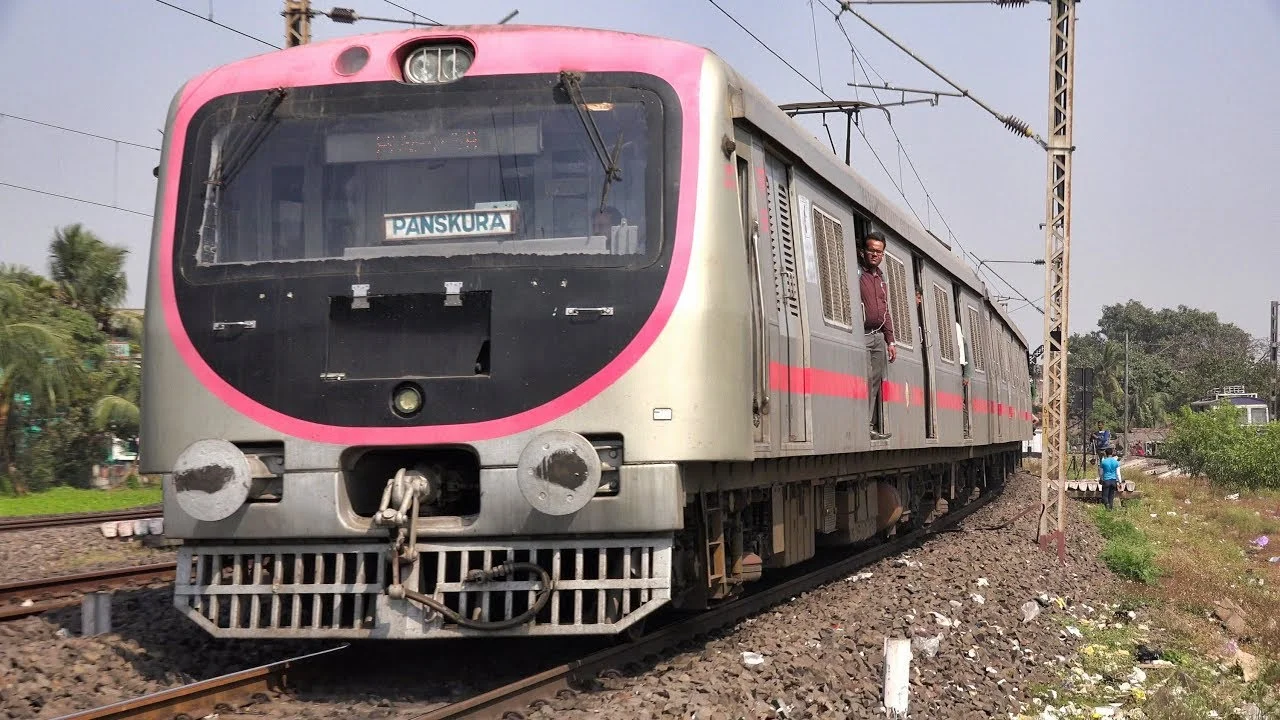 যাত্রীদের স্বস্তি দিয়ে বাড়ল দক্ষিণ-পূর্ব শাখায় লোকাল