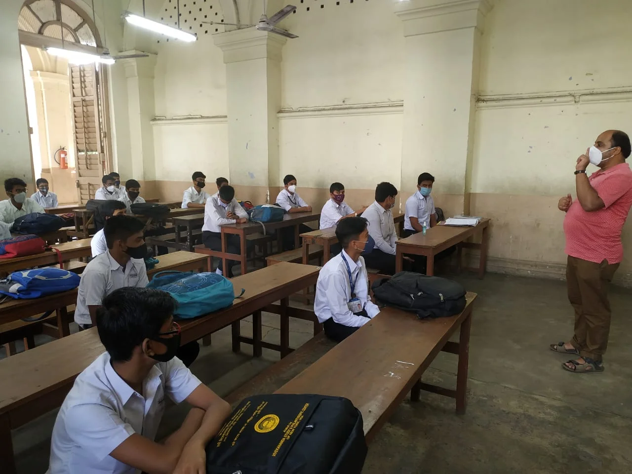 প্রধান শিক্ষকের বদলি রুখতে পড়ুয়াদের বিক্ষোভ