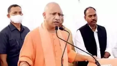 বুদ্ধমূর্তি ভাঙার শাস্তি দিতেই তালিবানের উপর বোমা ফেলেছিল আমেরিকা, দাবি যোগীর