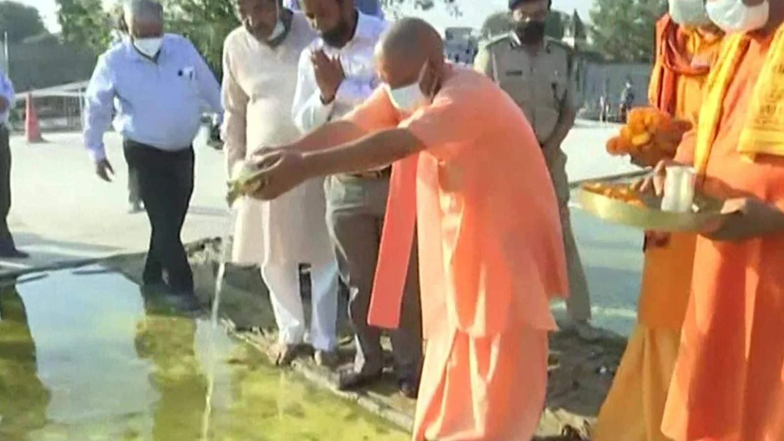 কাবুল থেকে আফগান তরুণীর পাঠানো জলে নির্মীয়মান রাম মন্দিরের জলাভিষেক করলেন যোগী