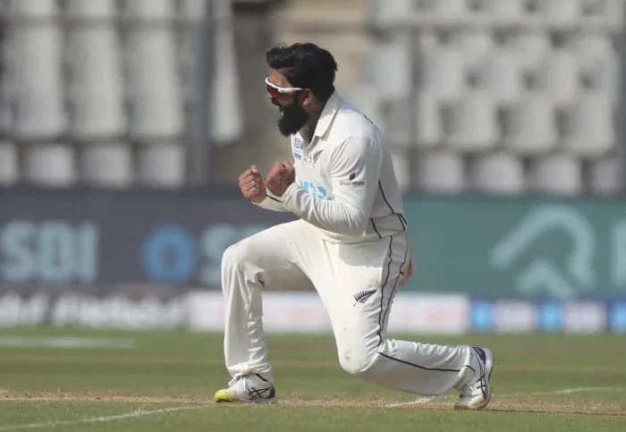 প্রথম বিদেশি ক্রিকেটার হিসেবে ওয়াংখেড়েতে ১৪ উইকেট নেওয়ার বিরল নজির আজাজ প্যাটেলের