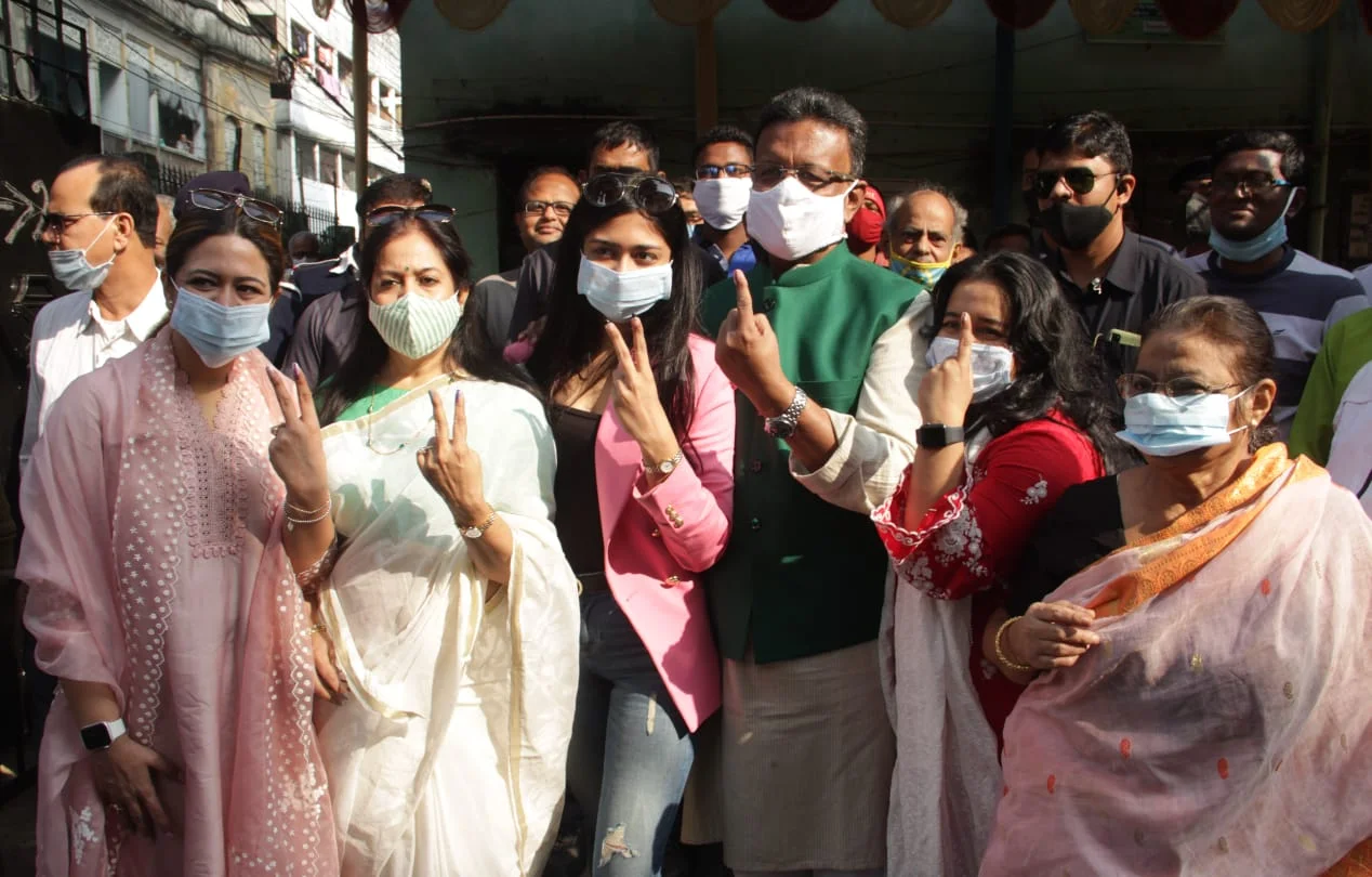 ভোট দিলেন হেভিওয়েটরা