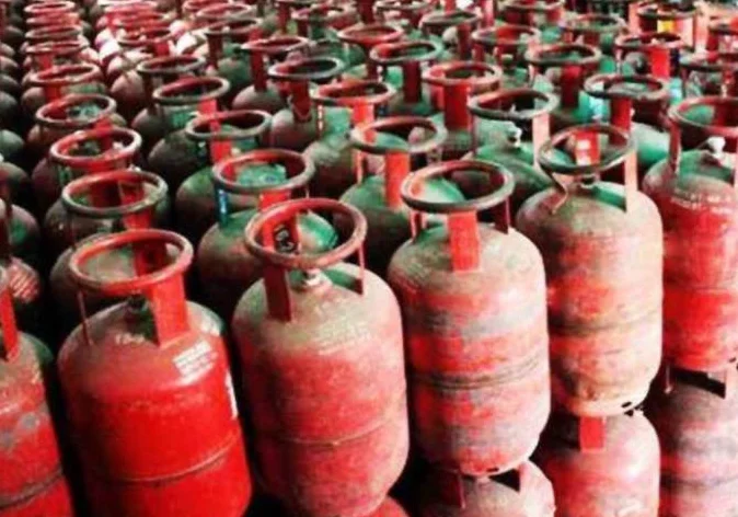 দাম নয়, রান্নার গ্যাস সিলিন্ডারের ওজন কমাতে চলেছে মোদি সরকার