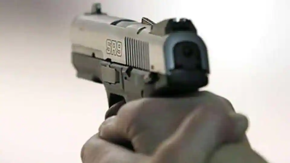 আগ্নেয়াস্ত্র দেখিয়ে প্রাণ নাশের হুমকি বধূকে,গ্রেফতার স্বামী