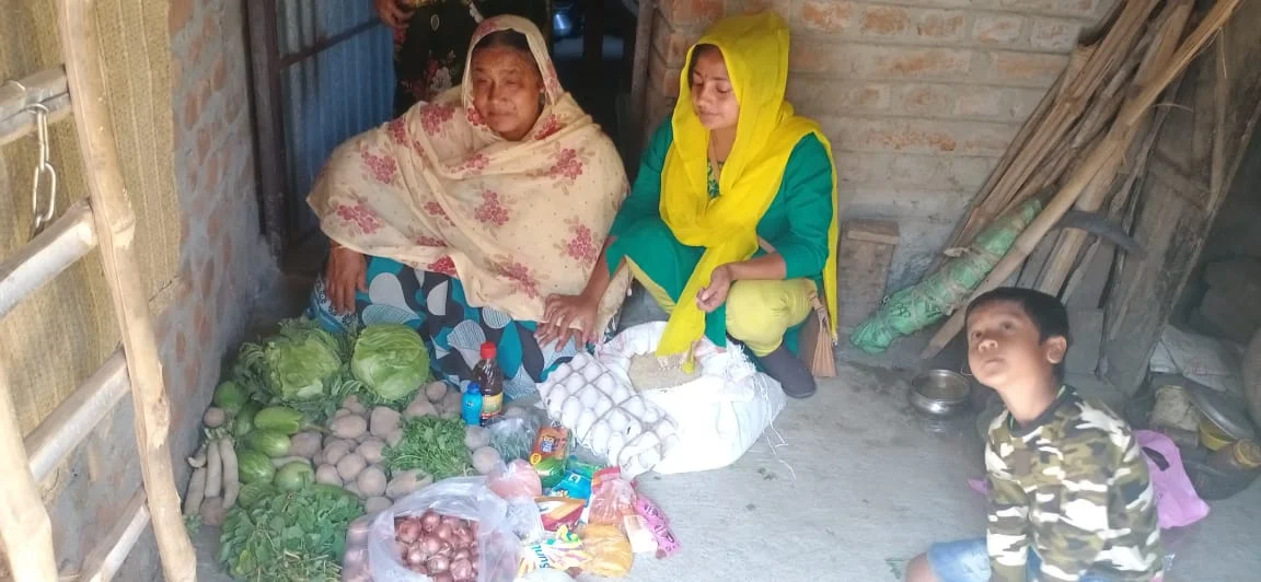 সমাজসেবী সংস্থার মানবিক উদ‍্যেগঃ দুঃস্থ সোয়েদাকে আর্থিক সহায়তা প্রদান :