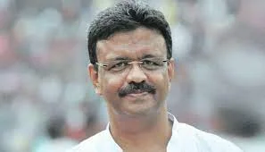 করোনা থেকে আমফান,  সব পরীক্ষায় উত্তীর্ণ ফিরহাদ