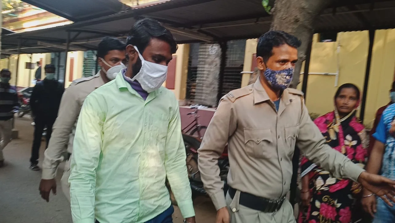 ঘুমন্ত স্ত্রী কে পুড়িয়ে হত্যা,স্বামীকে যাবজ্জীবন কারাবাসের সাজা শোনাল আদালত