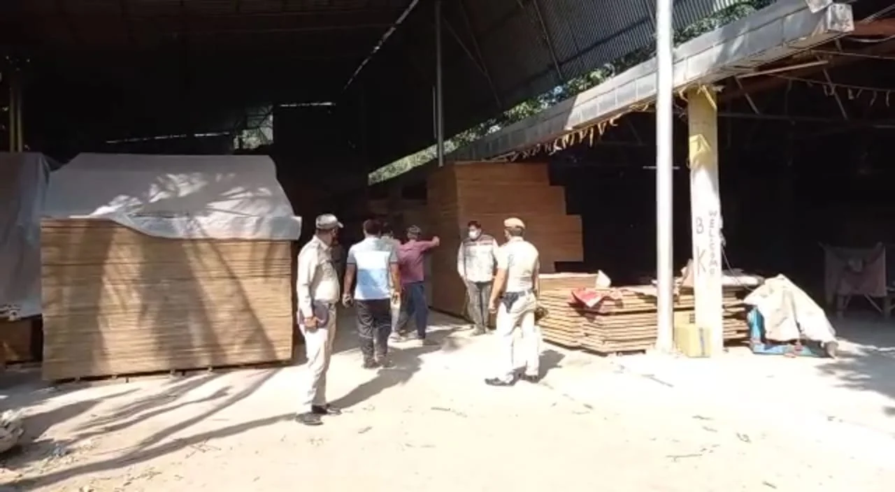 পারিবারিক বিবাদের জেরে ৪ জনকে কুপিয়ে খুন