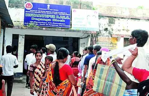 করোনা আক্রান্ত হয়েও রোগী দেখলেন  চিকিৎসক, বিক্ষোভ দেগঙ্গার হাসপাতালে