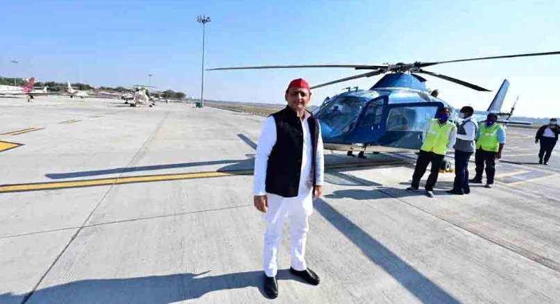 দিল্লিতে রোখা হল কপ্টার, ‘বিজেপি-র ষড়যন্ত্র’ বললেন ক্ষুব্ধ অখিলেশ