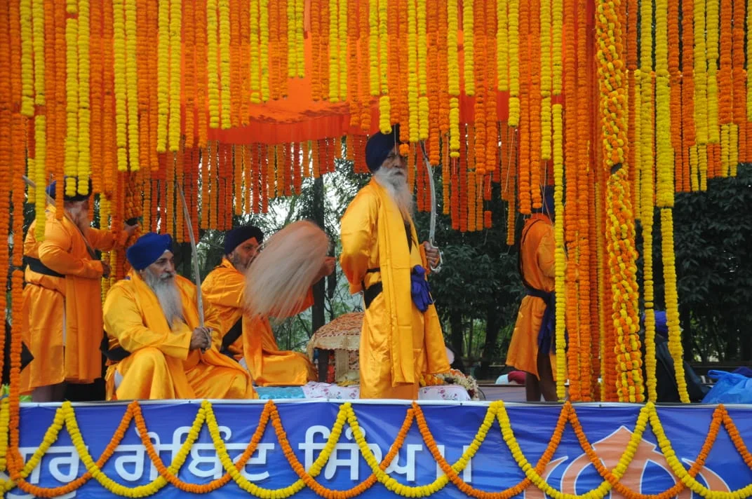 গুরু গোবিন্দ শিখের জন্মজয়ন্তী উপলক্ষে শহরে বর্ণাঢ্য শোভাযাত্রা, দেখুন ছবিতে