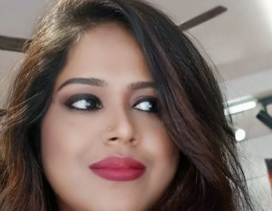 লকডাউনে ফেস বুকের মাধ্যমে ব্যবসা করে আজ সফল ব্যবসায়ী বীরভূমের গৃহবধূ জিনাত নাসিম