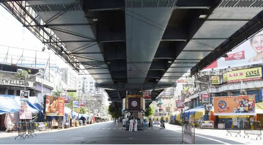 করোনার চোখ রাঙানি, বাজারে ক্রমশ কমছে ক্রেতার সংখ্যা