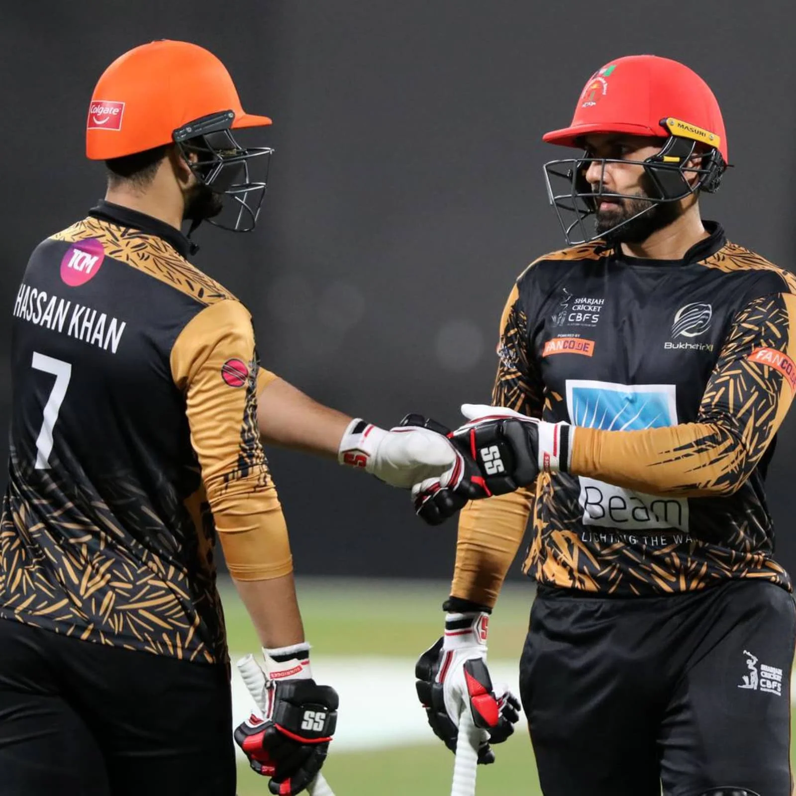 একসঙ্গে ২২ গজ ভাগ করে নিলেন আফগান পিতা-পুত্র, কুর্নিশ জানাচ্ছে ক্রিকেট বিশ্ব