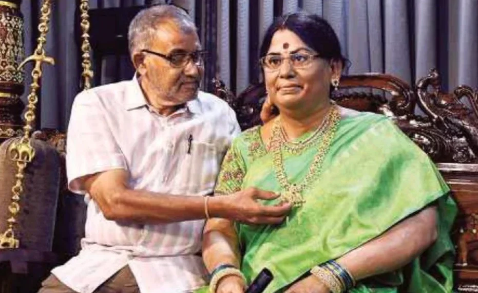 কষ্ট সহ্য করতে না পেরে বিদেশ থেকে বাবাকে মা উপহার দিল মেয়ে