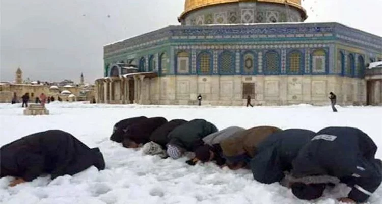 ভারী তুষারপাতে ঢাকা পড়েছে পবিত্র শহর জেরুজালেম