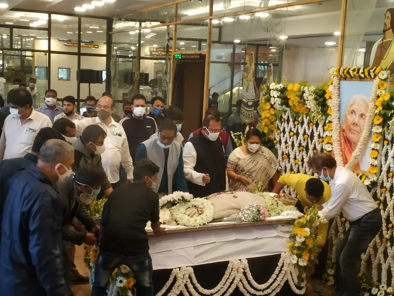 মাতৃবিয়োগে সকলের যা হয় আমারও সেই অনুভূতি, সব সময় পাশে থাকার জন্য মুখ্যমন্ত্রীকে ধন্যবাদঃ প্রতিক্রিয়া 'গীতশ্রী'র কন্যার   