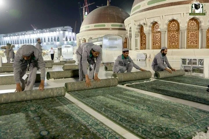 মক্কার পবিত্র মসজিদে ১২ হাজার নয়া গালিচা