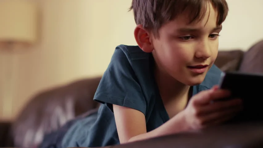 ছেলের ইন্টারনেটের নেশা ছাড়াতে জ্যামার বসালেন বাবা, তারপর তোলপাড় শহর