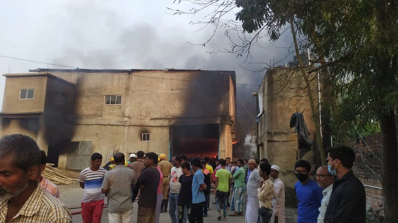 হাওড়ায় তুলোর গুদামে ভয়ঙ্কর আগুন