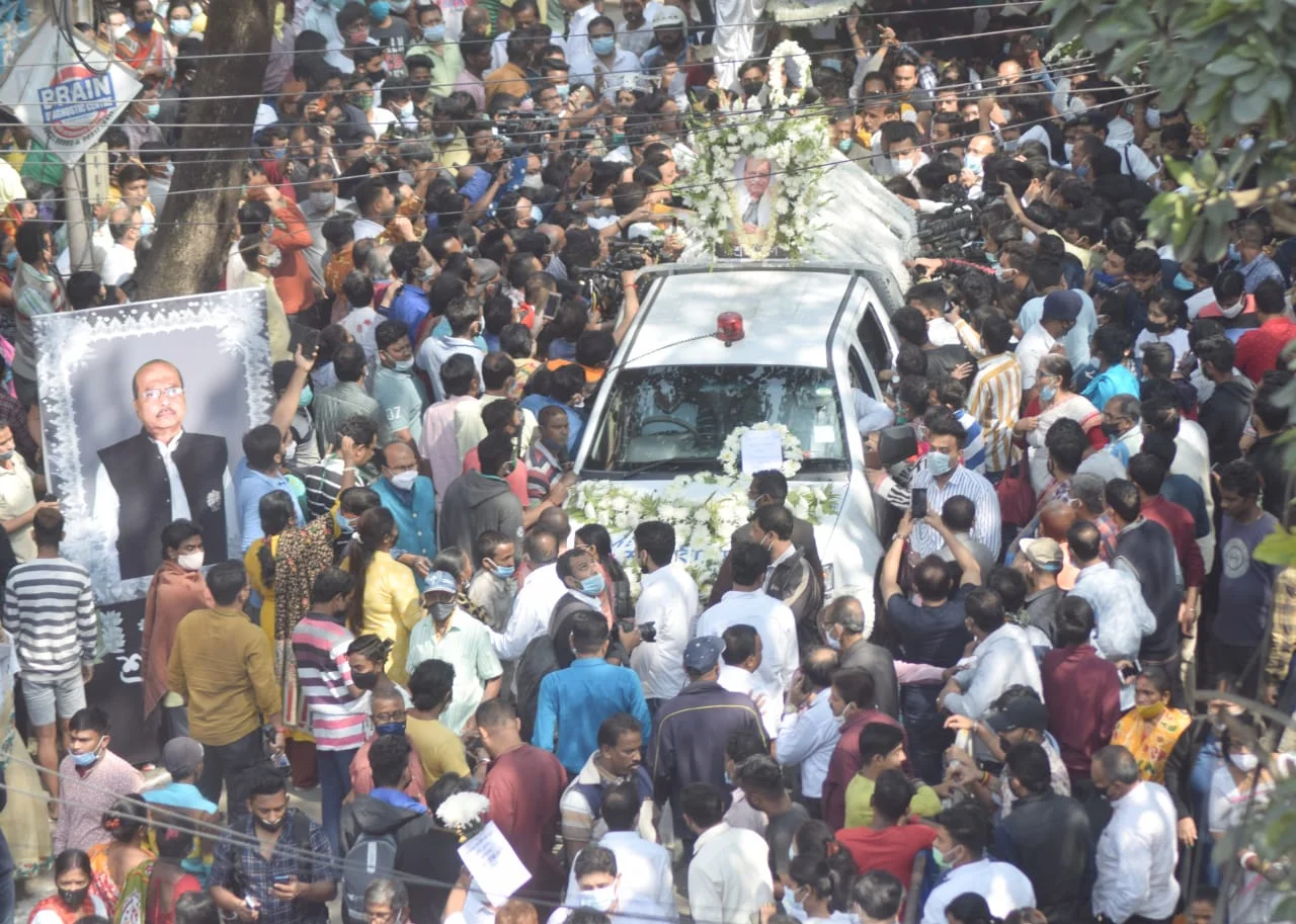 পূর্ণ রাষ্ট্রীয় মর্যাদায় গান স্যালুটে সাধন পান্ডের শেষকৃত্য, শ্রদ্ধা জানালেন মুখ্যমন্ত্রী, কান্নায় ভেঙে পড়লেন মন্ত্রীকন্যা শ্রেয়া