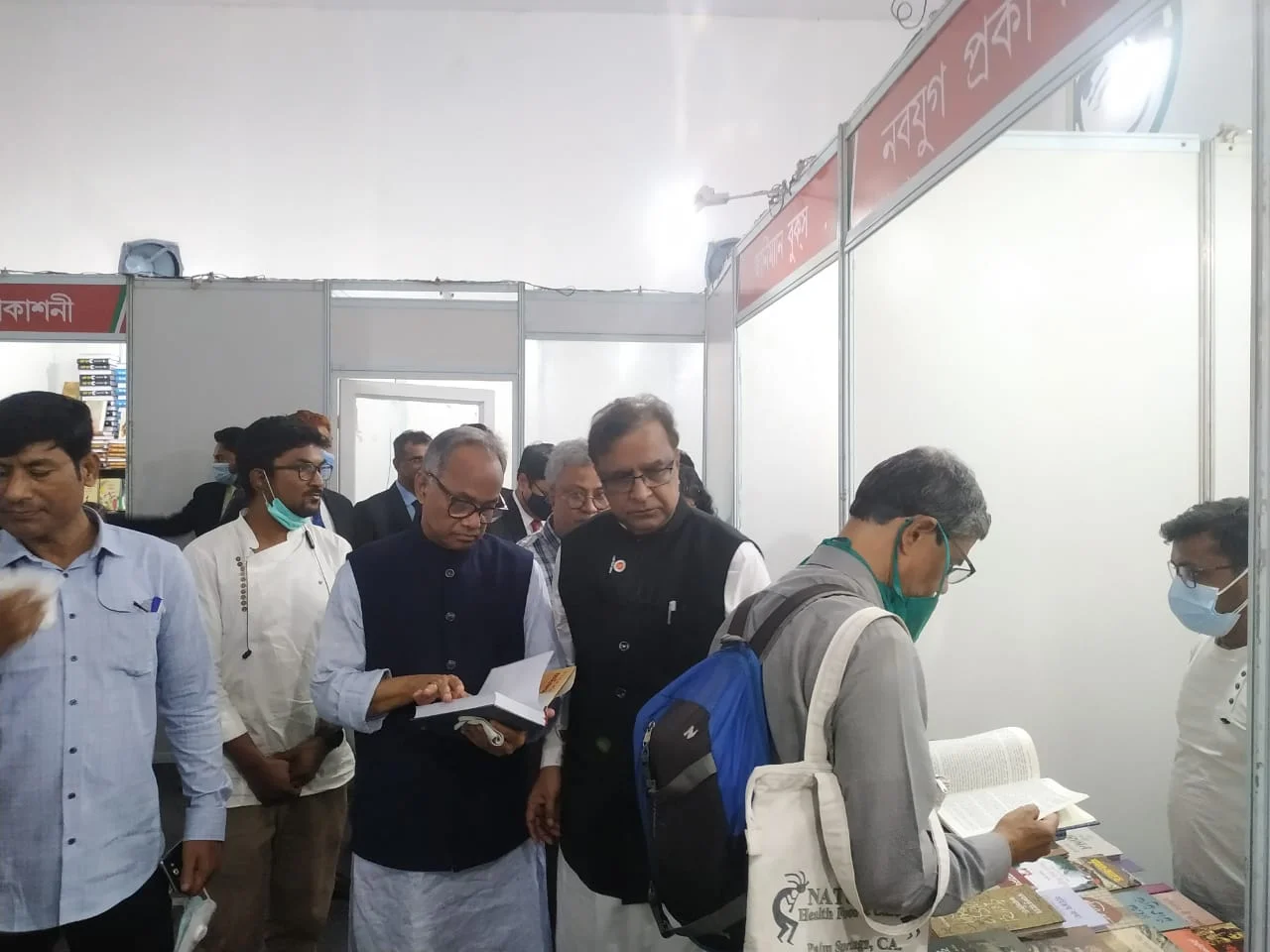 শুরু হল  আন্তর্জাতিক কলকাতা বইমেলা, তার বিশেষ কিছু মূহুর্ত লেন্সবন্দী পুবের কলম ডিজিটালের  ক্যামেরায়