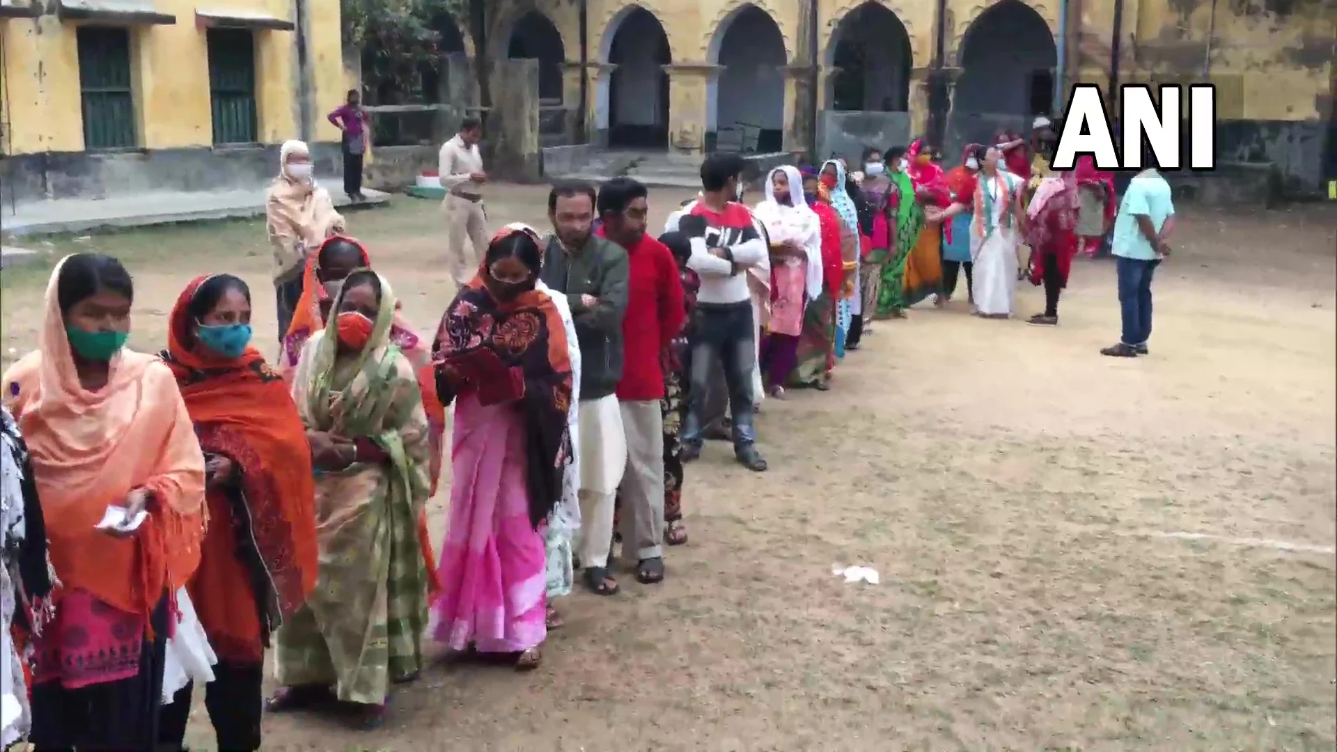 বিক্ষিপ্ত অশান্তি, বেলা একটা পর্যন্ত সবচেয়ে বেশি ভোট পূর্ব মেদিনীপুরে, সবচেয়ে কম দার্জিলিংয়ে