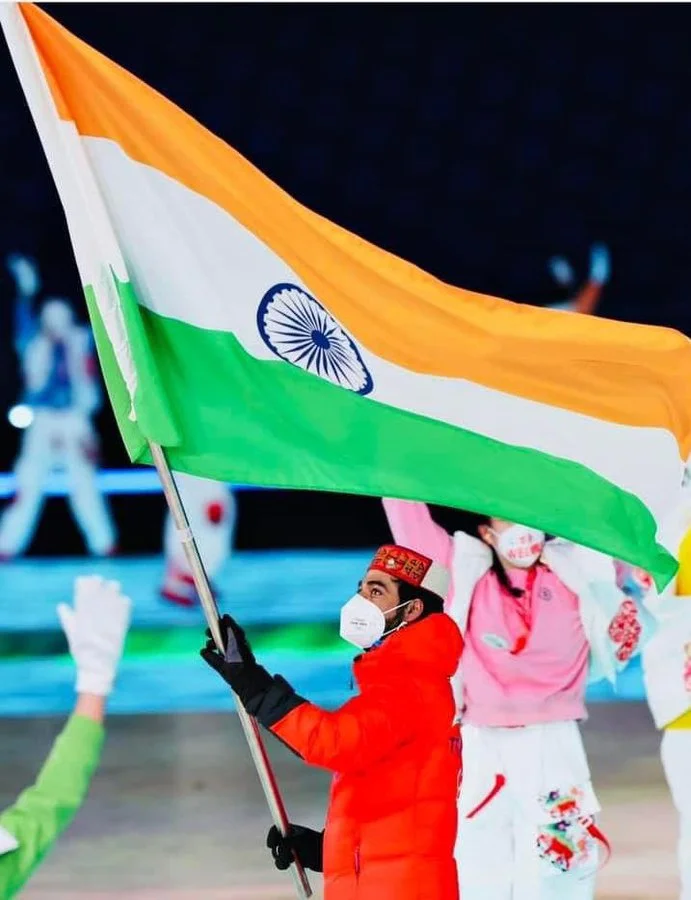 বেজিংয়ে শীতকালীন অলিম্পিকে ভারতের পতাকা বহন করলেন কাশ্মীরের আরিফ খান
