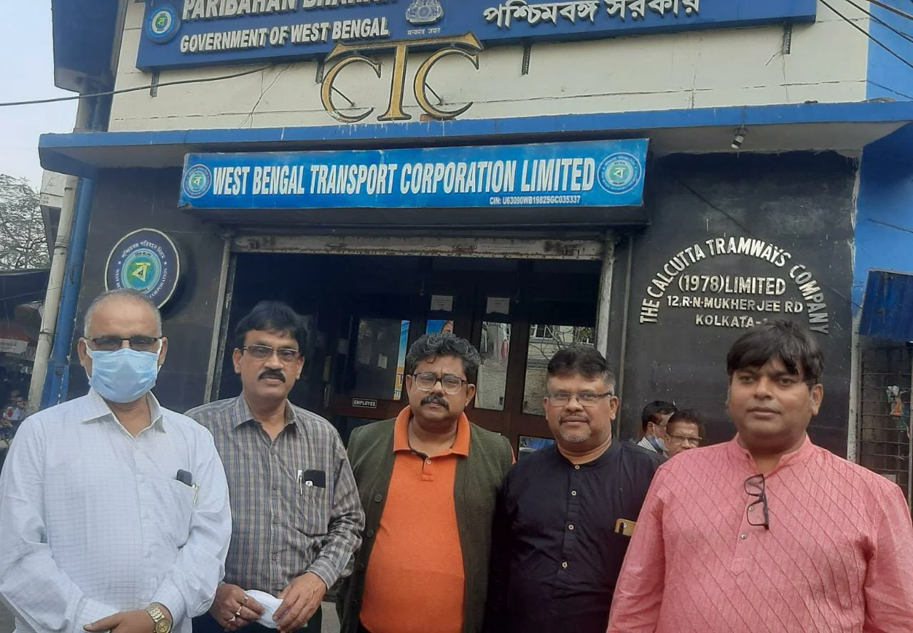 পুলিশি জুলুম বন্ধের দাবিতে কাল লালবাজার অভিযান বাস মালিক