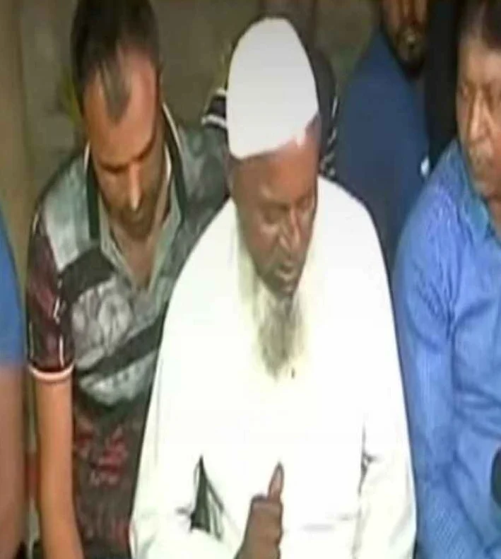 টি আই প্যারেডে, কাউকেই চিনতে পারলেন না আনিসের বাবা