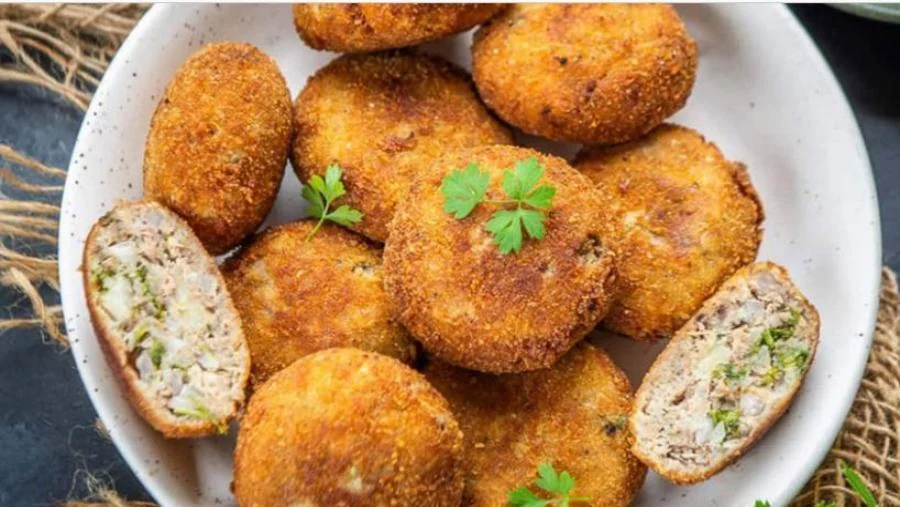 সান্ধ্য জলযোগে চায়ের সঙ্গে টা হিসেবে থাকুক ডিমের কাবাব