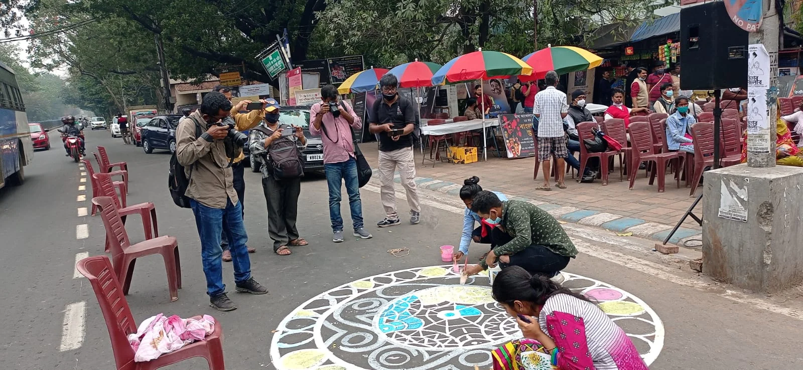 ভাষা ও চেতনা সমিতির উদ্যোগে ২১শে-র  আলপনায় সেজে উঠল কলকাতার রাজপথ, দেখুন ছবিতে
