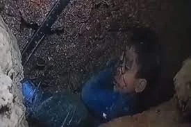 মরক্কোয় ১০৫ ফুট কুয়োয় ৫ বছরের শিশু!