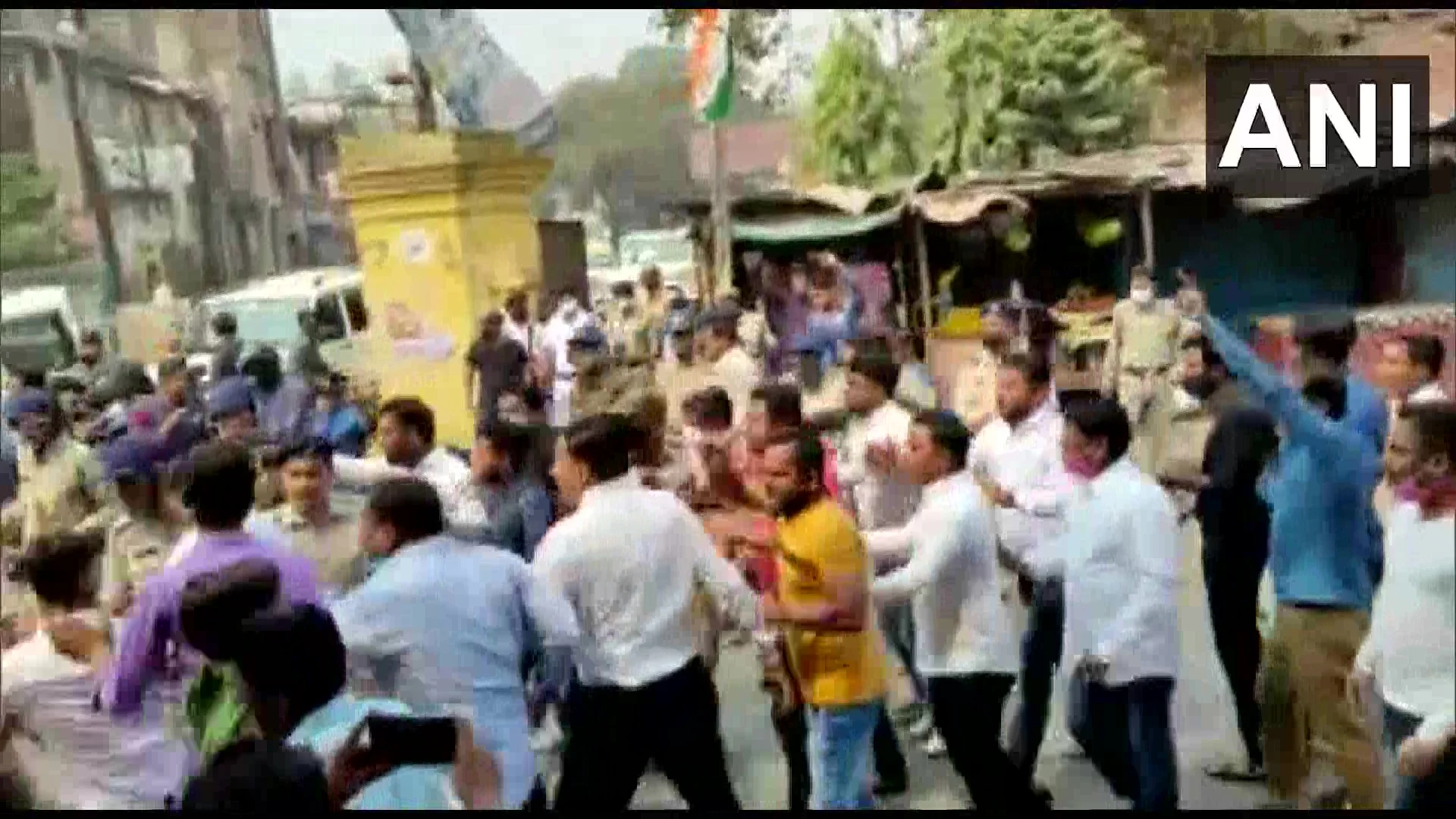 বিক্ষিপ্ত অশান্তি, বেলা একটা পর্যন্ত সবচেয়ে বেশি ভোট পূর্ব মেদিনীপুরে, সবচেয়ে কম দার্জিলিংয়ে