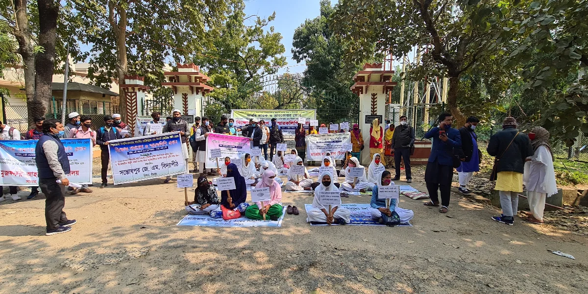 আরবিতে স্নাতক ও স্নাতকোত্তর চালুর দাবিতে উত্তাল বিশ্বভারতী, আরও বড় ছাত্র আন্দোলনের হুঁশিয়ারি