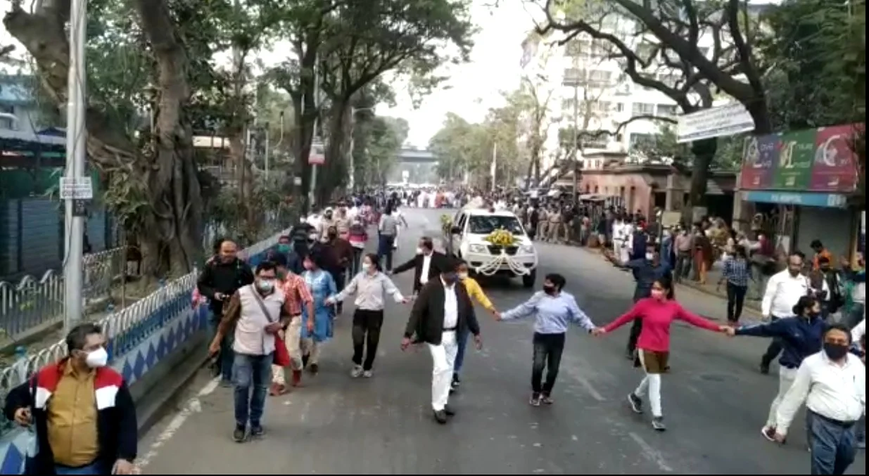 পূর্ণ রাষ্ট্রীয় মর্যাদায় শেষকৃত্য, গান স্যালুটে অন্তিম শ্রদ্ধা, না ফেরার দেশে পাড়ি দিলেন গীতশ্রী সন্ধ্যা মুখোপাধ্যায়